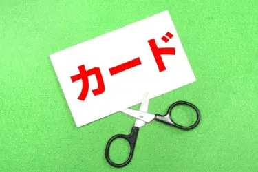 在留カードが期限切れになるとどうなる？対処法・罰則・更新手続きを解説