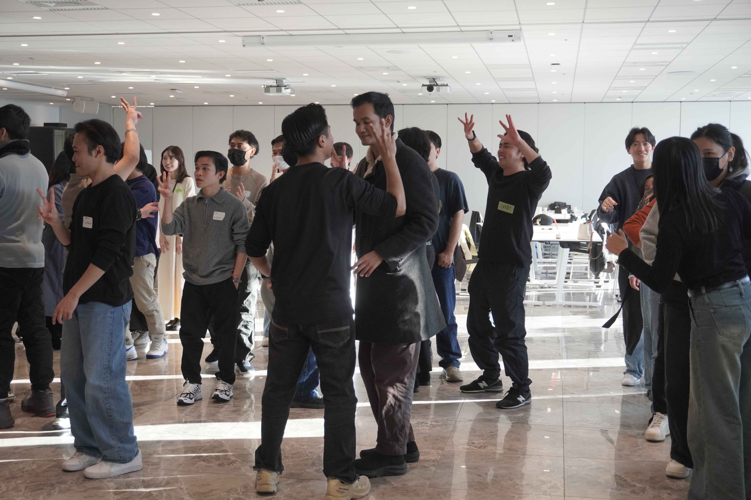 ゲームで盛り上がる様子の写真