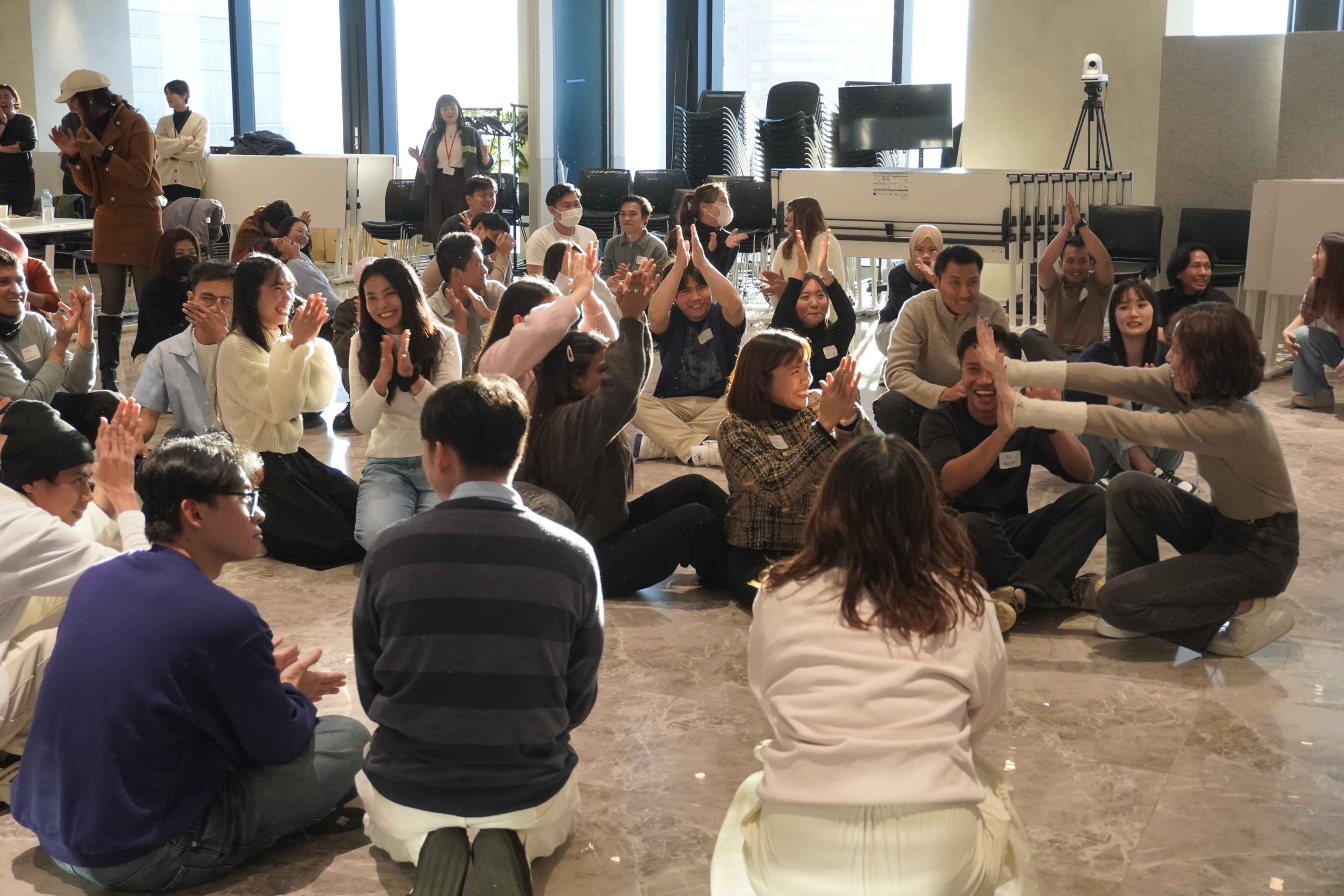 ゲームで盛り上がる様子の写真