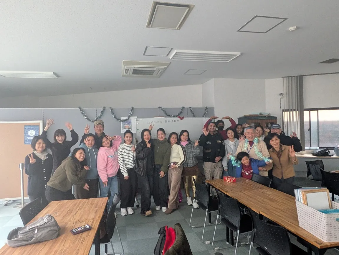 日本人サポーターと外国人住民の集合写真