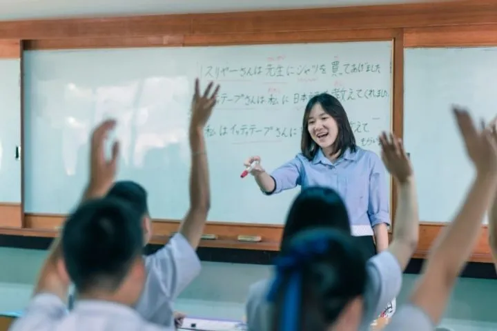 語学の授業中の風景の画像