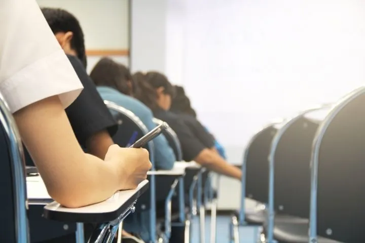 筆記試験を受けている様子