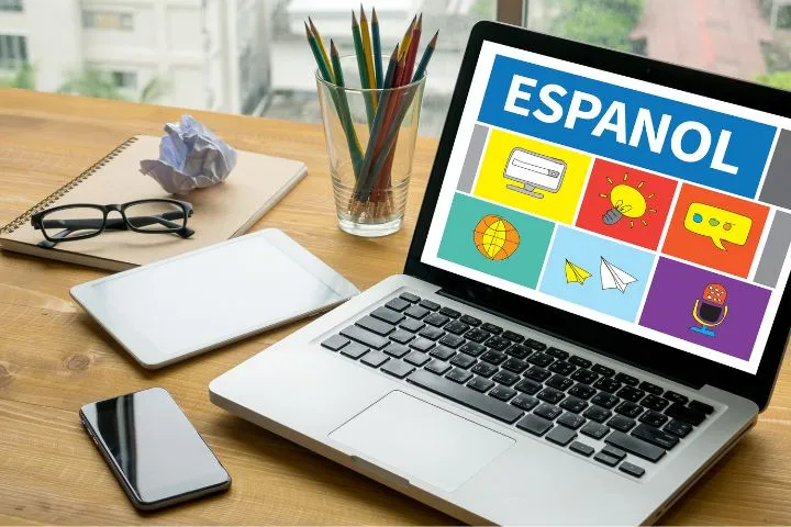 スペイン語とパソコンのイメージ