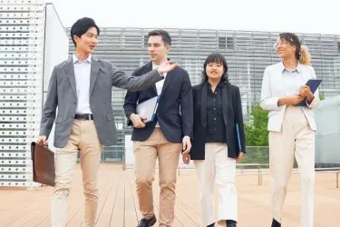 海外赴任とは？転勤や駐在との違い・海外での仕事内容について解説！