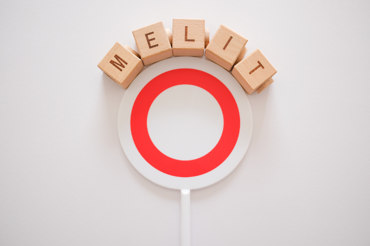 メリットと書かれた積木と丸の画像