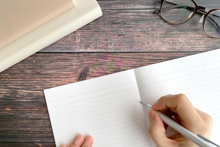 資格の勉強をするイメージ