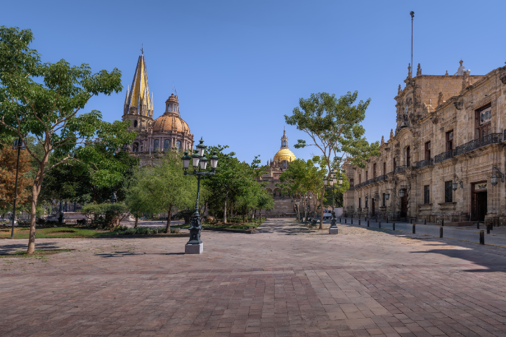 メキシコグアダラハラ大聖堂とハリスコ州庁舎のイメージ