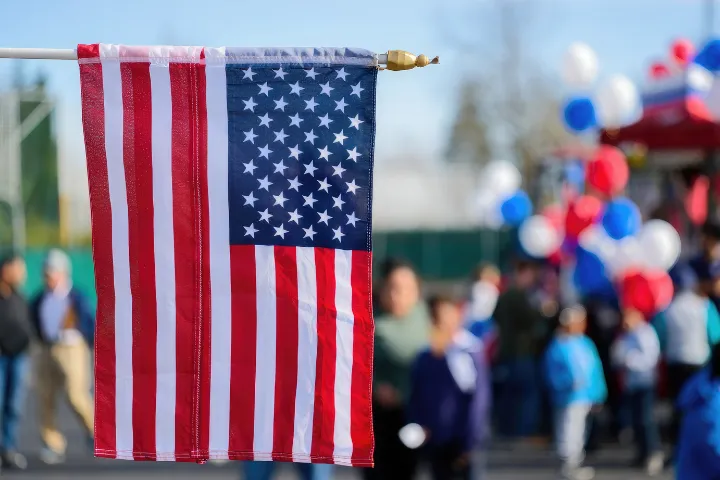 アメリカの国旗と休日のイメージ