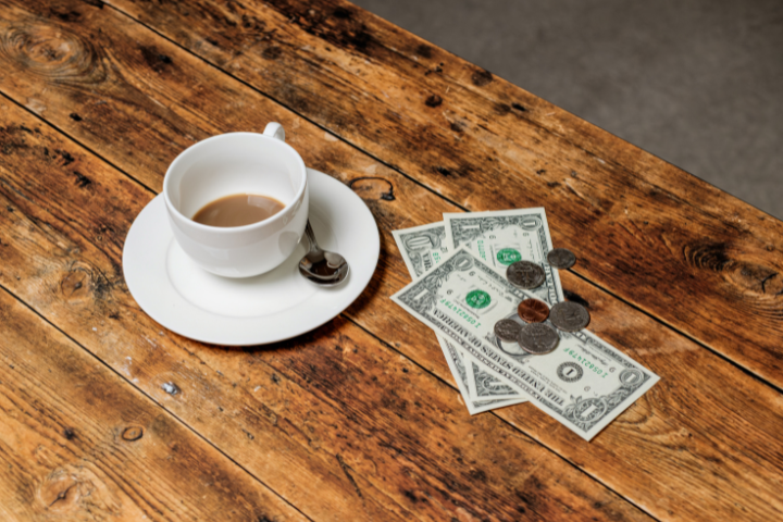 レストランの支払いのイメージ