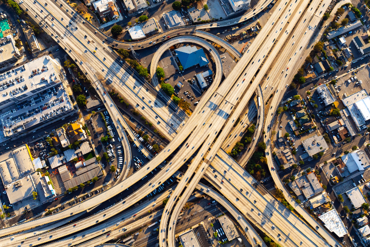 ロサンゼルスのダウンタウンの高速道路の画像